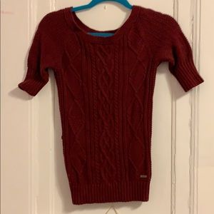 Short sleeve maroon sweater